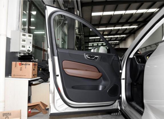 沃尔沃XC60 2018款 T4 智逸版 车厢座椅   前门板