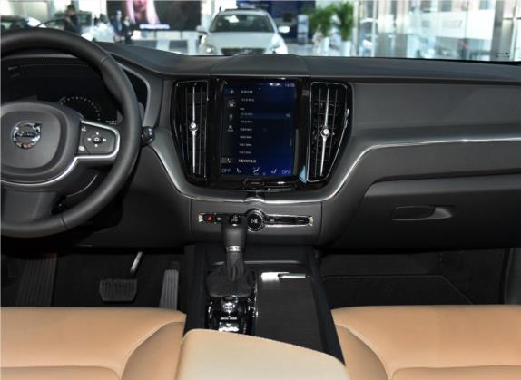 沃尔沃XC60 2018款 T5 四驱智远版 中控类   中控台