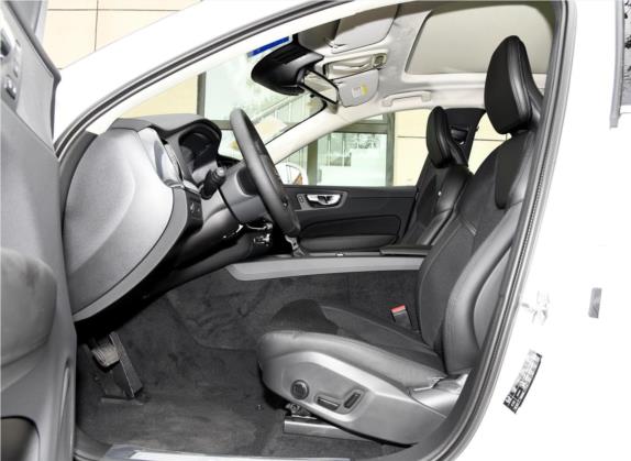 沃尔沃XC60 2019款 T4 智逸版 国V 车厢座椅   前排空间