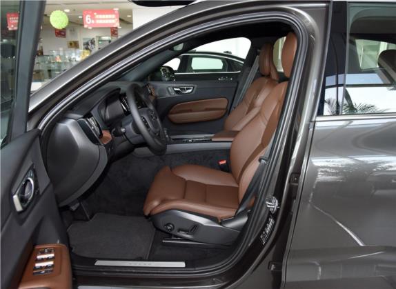 沃尔沃XC60 2021款 T5 四驱智远豪华版 车厢座椅   前排空间