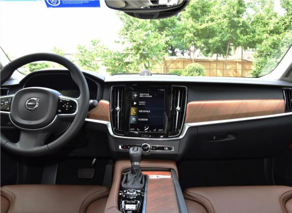 沃尔沃S90 2020款 T5 智雅豪华版 中控类   中控台