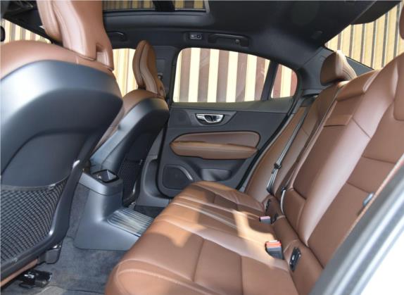 沃尔沃S60新能源 2020款 T8 E驱混动 四驱智逸豪华版 车厢座椅   后排空间
