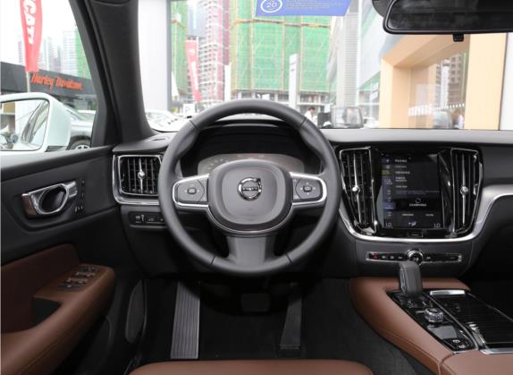 沃尔沃S60新能源 2022款 T8 E驱混动 四驱智逸豪华版 中控类   驾驶位