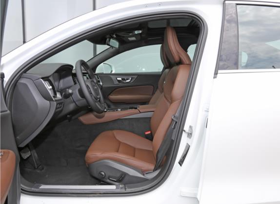 沃尔沃S60新能源 2022款 T8 E驱混动 四驱智逸豪华版 车厢座椅   前排空间
