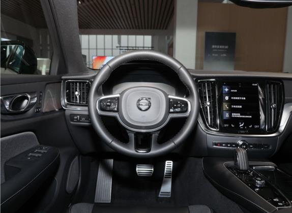 沃尔沃S60新能源 2022款 T8 E驱混动 四驱智雅运动版 中控类   驾驶位