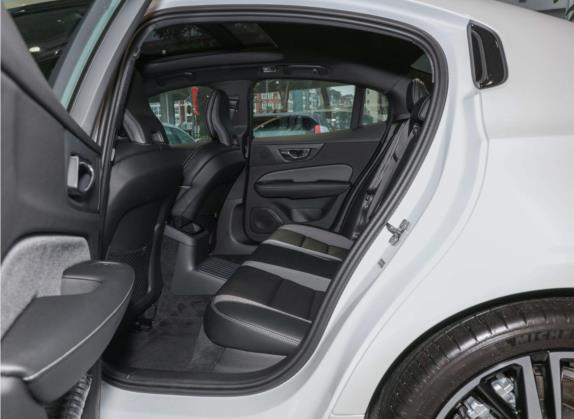 沃尔沃S60新能源 2022款 T8 E驱混动 四驱智雅运动版 车厢座椅   后排空间