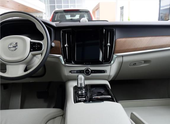 沃尔沃S90新能源 2019款 T8 E驱混动 荣誉版 3座 国V 中控类   中控台