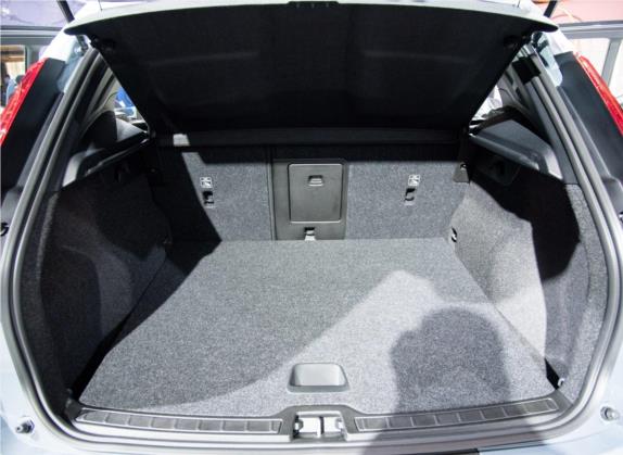 沃尔沃XC40 2020款 T3 智远豪华版 车厢座椅   后备厢