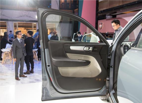 沃尔沃XC40 2020款 T3 智远豪华版 车厢座椅   前门板