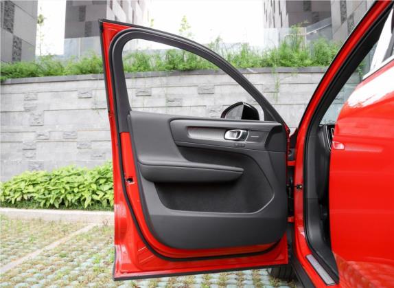 沃尔沃XC40 2020款 T4 四驱智雅运动版 车厢座椅   前门板