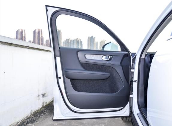 沃尔沃XC40 2021款 T3 智远豪华版 车厢座椅   前门板