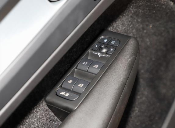 沃尔沃XC40 2021款 T4 四驱智行时尚版 车厢座椅   门窗控制