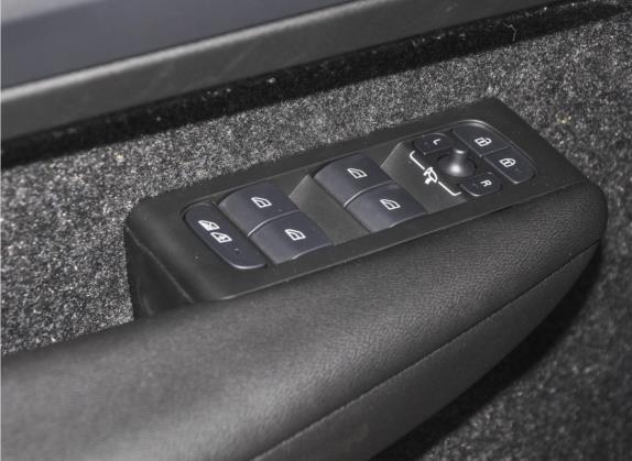 沃尔沃XC40 2022款 T3 智行时尚版 车厢座椅   门窗控制