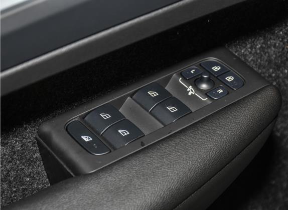 沃尔沃XC40 2022款 T4 四驱智行时尚版 车厢座椅   门窗控制