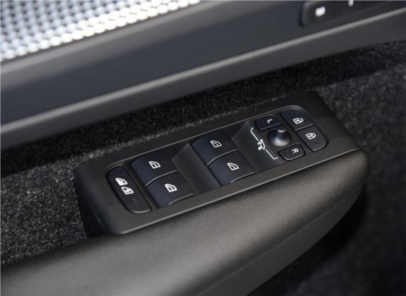 沃尔沃XC40 2022款 T4 四驱智远运动版 车厢座椅   门窗控制