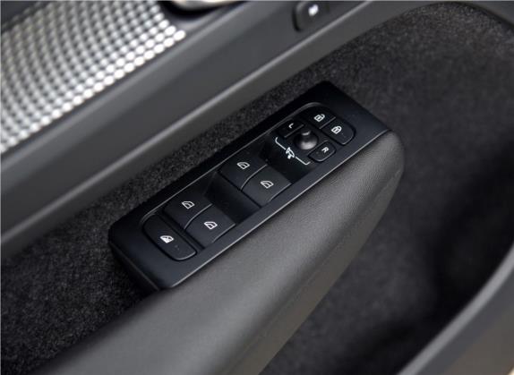沃尔沃XC40新能源 2022款 长续航版 PRO 车厢座椅   门窗控制