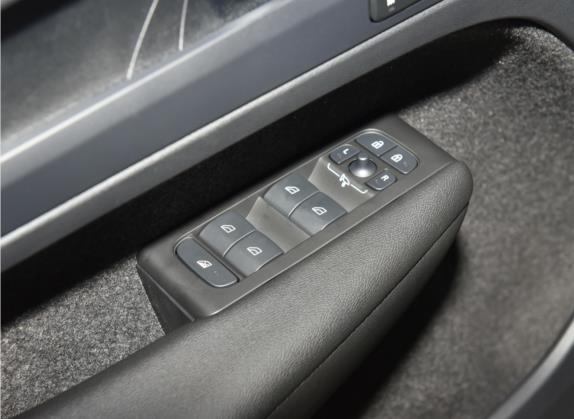 沃尔沃XC40新能源 2023款 长续航版 车厢座椅   门窗控制
