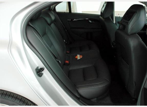 沃尔沃S80 2006款 4.4 V8 AWD 车厢座椅   后排空间