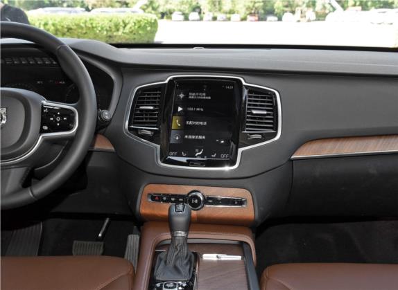沃尔沃XC90 2019款 T6 智逸版 7座 国V 中控类   中控台