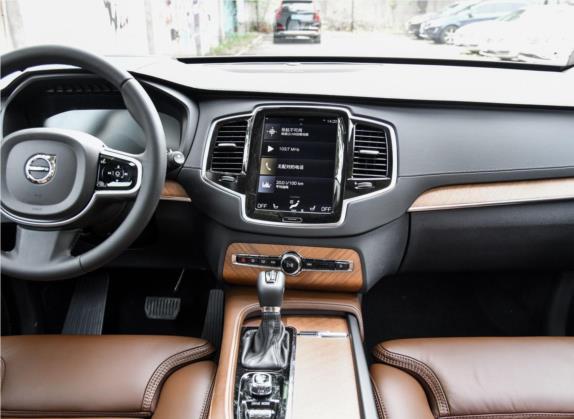 沃尔沃XC90 2019款 T6 智雅版 7座 国V 中控类   中控台
