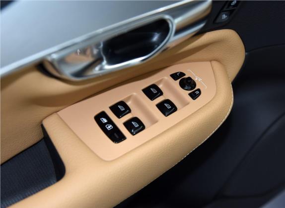沃尔沃XC90 2019款 T5 智逸版 7座 国VI 车厢座椅   门窗控制
