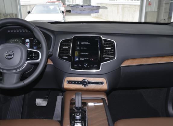 沃尔沃XC90 2021款 B6 智逸豪华版 7座 中控类   中控台