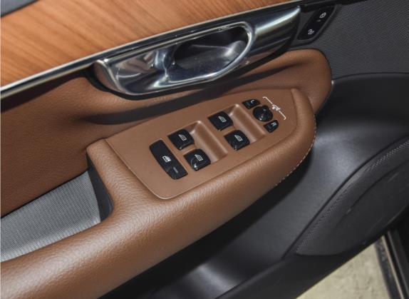 沃尔沃XC90 2022款 B6 智逸豪华版 7座 车厢座椅   门窗控制