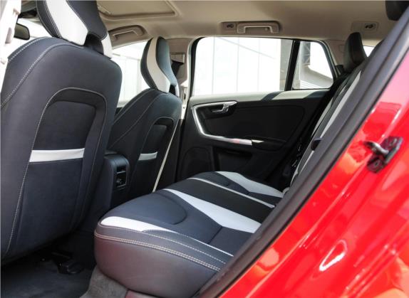 沃尔沃V60 2012款 T6 AWD 运动版 车厢座椅   后排空间