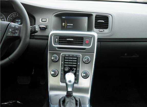沃尔沃V60 2013款 T5 舒适版 中控类   中控台