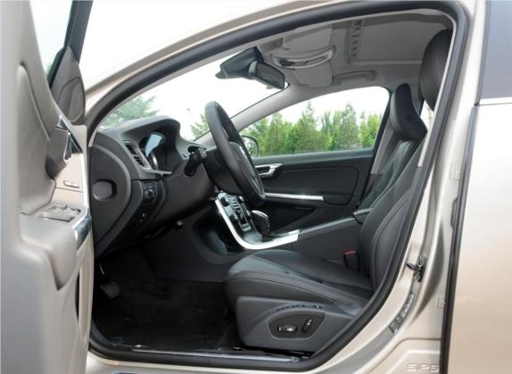 沃尔沃V60 2013款 T5 舒适版 车厢座椅   前排空间
