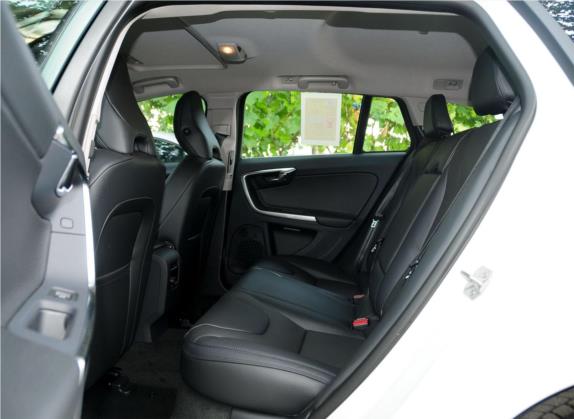 沃尔沃V60 2014款 T5 智逸版 车厢座椅   后排空间