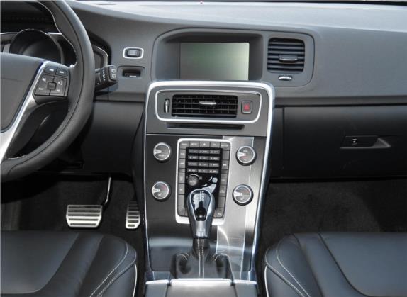 沃尔沃V60 2014款 T5 个性运动版 中控类   中控台