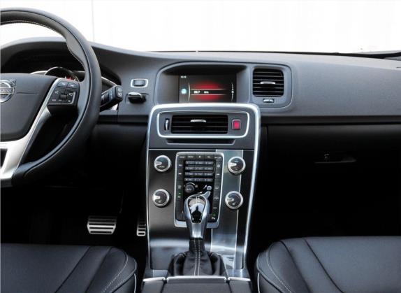 沃尔沃V60 2015款 T5 智逸个性运动版 中控类   中控台