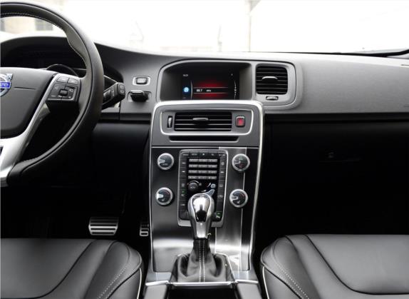 沃尔沃V60 2015款 T6 AWD 个性运动版 中控类   中控台