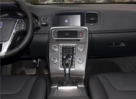 沃尔沃V60 2016款 T5 智逸版 中控类   中控台
