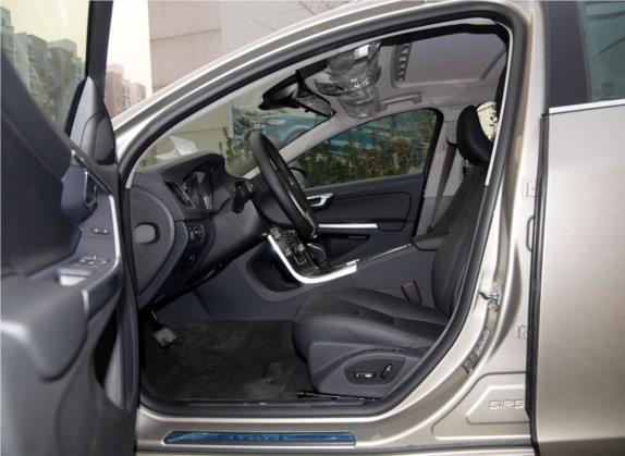 沃尔沃V60 2016款 T5 智逸版 车厢座椅   前排空间