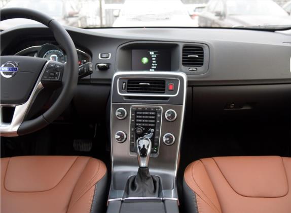 沃尔沃V60 2016款 T5 智雅版 中控类   中控台