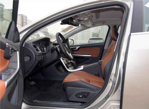 沃尔沃V60 2016款 T5 智雅版 车厢座椅   前排空间