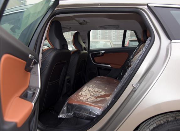 沃尔沃V60 2016款 T5 智雅版 车厢座椅   后排空间