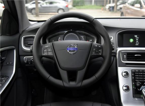 沃尔沃V60 2017款 T4 智尚版 国V 中控类   驾驶位