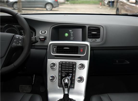 沃尔沃V60 2017款 T4 智尚版 国V 中控类   中控台