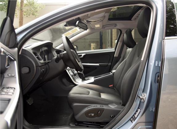 沃尔沃V60 2017款 T5 智逸版 国V 车厢座椅   前排空间