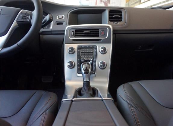 沃尔沃V60 2017款 Cross Country T5 AWD 国V 中控类   中控台