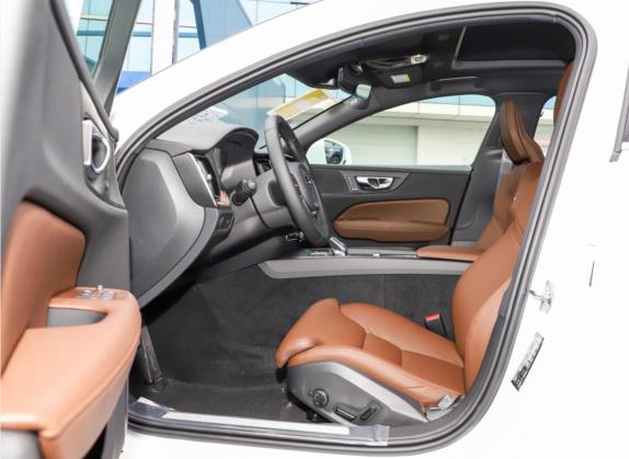 沃尔沃V60 2021款 B5 智远豪华版 车厢座椅   前排空间