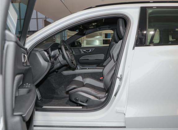 沃尔沃V60 2021款 B5 智雅运动版 车厢座椅   前排空间