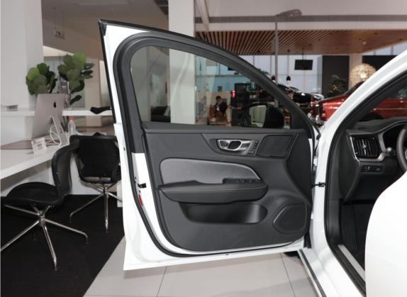 沃尔沃V60 2021款 B5 智雅运动版 车厢座椅   前门板