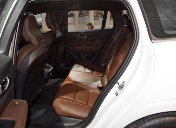 沃尔沃V60 2022款 B5 智远豪华版 车厢座椅   后排空间