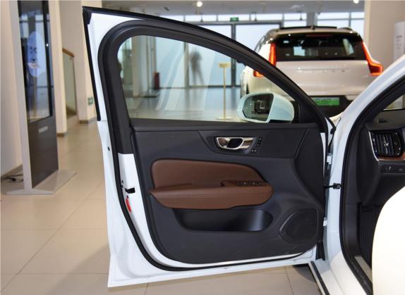 沃尔沃V60 2022款 B5 智远豪华版 车厢座椅   前门板