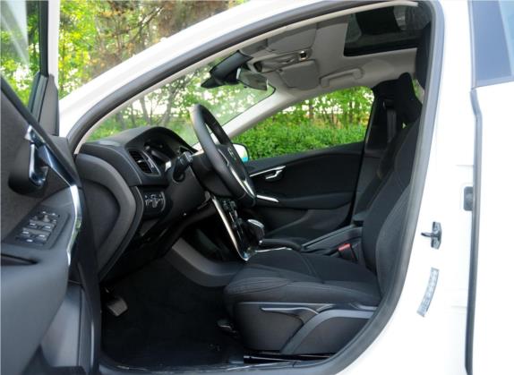 沃尔沃V40 2013款 2.0T 智逸版 车厢座椅   前排空间