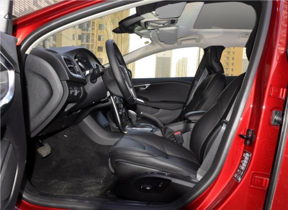 沃尔沃V40 2013款 2.0T 智雅版 车厢座椅   前排空间